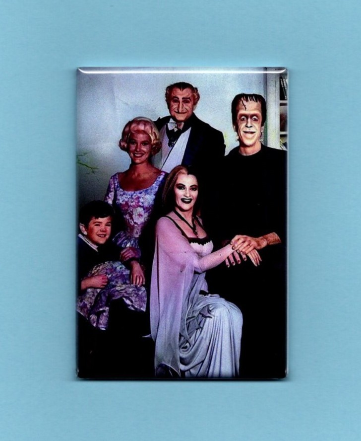 THE MUNSTERS *2X3 FRIDGE MAGNET* SITCOM MONSTER MOVIE HERMAN EDDIE GRANDPA TV