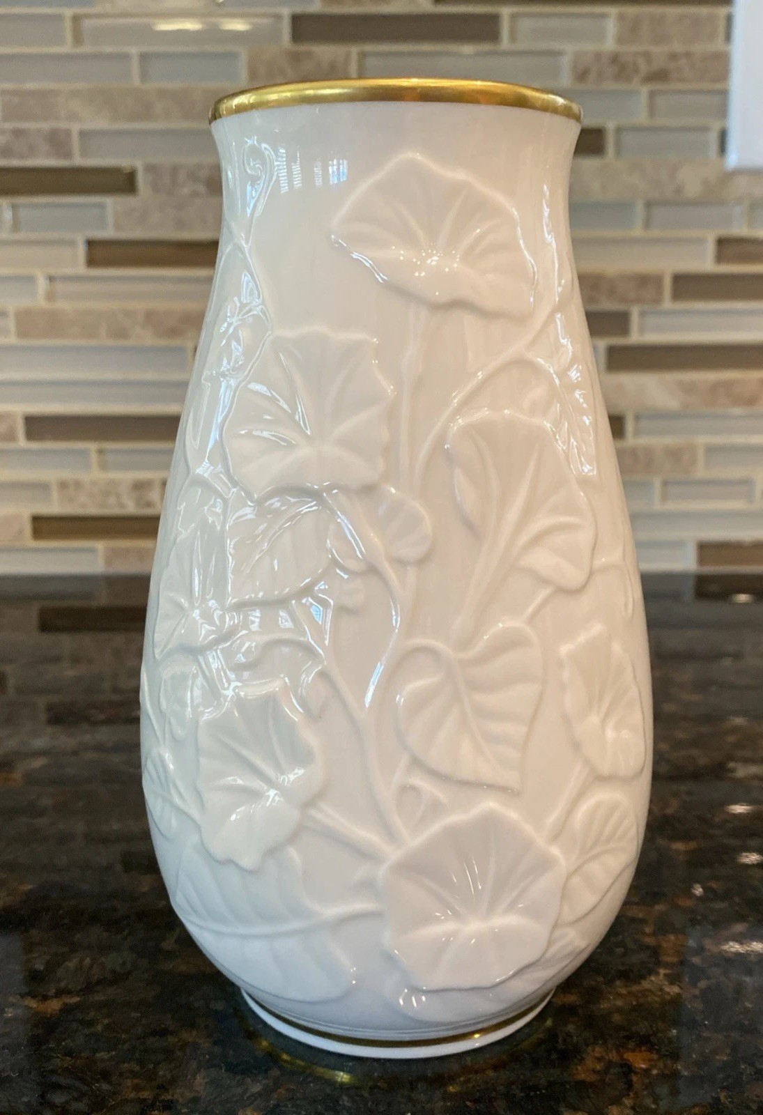 LENOX Collectable – Vase with 24K Gold Trim – 7″ in Height – Floral Design