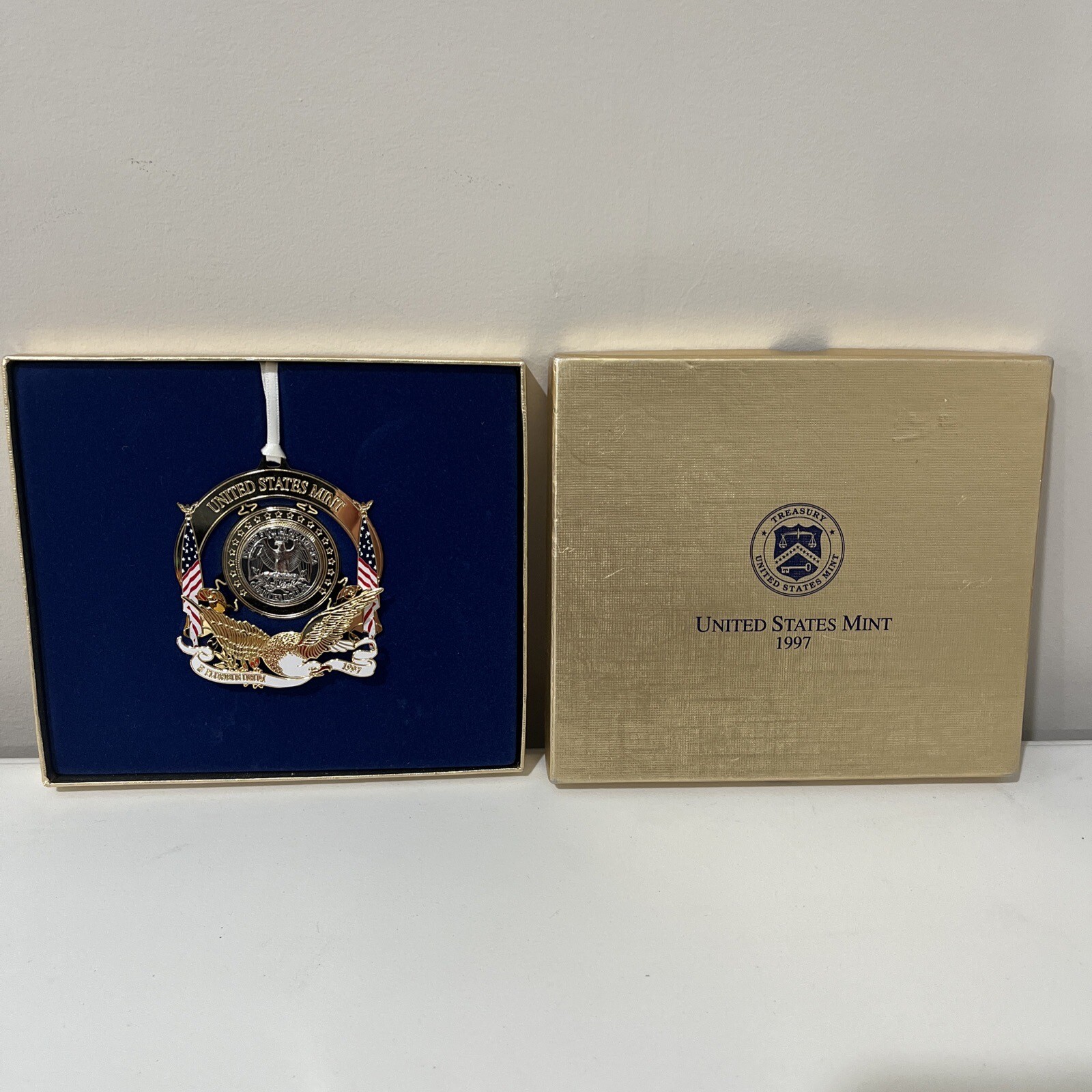 1997 US Mint Holiday Ornament Uncirculated Washington Quarter W/ Box & COA