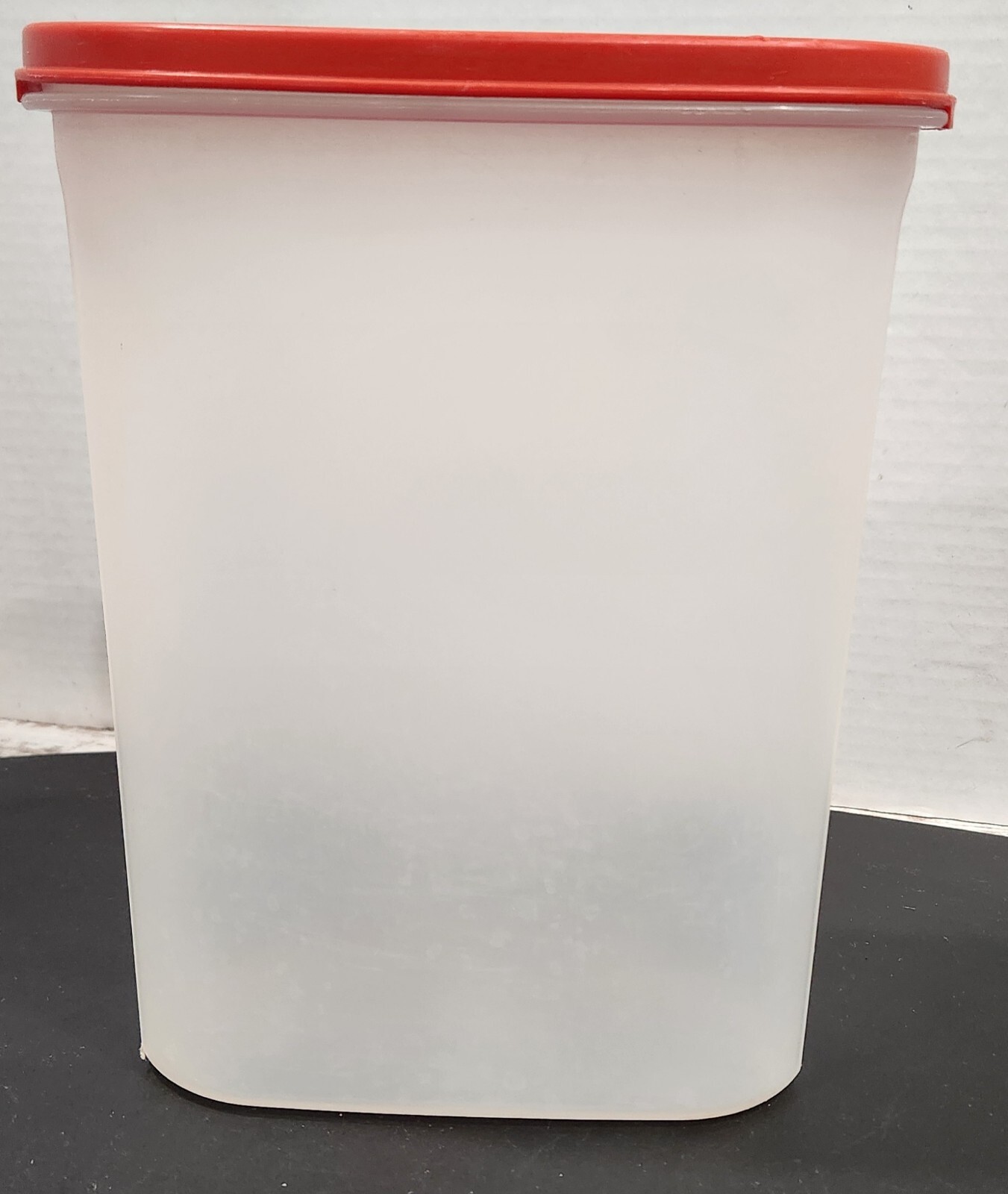 Tupperware #1614 MODULAR Mates 9 3/4 cups / 2.3 Liters Container w/Red Lid A2