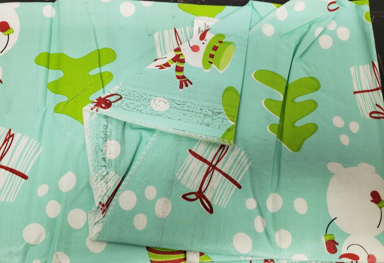 Peva Vinyl Tablecloth, 52″x52″ Square, CHRISTMAS TREES, GIFTS, SNOW & SNOWMEN,HH