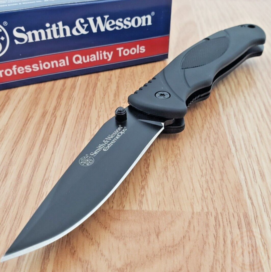 Smith & Wesson Extreme Ops Folding Knife 3.25″ Stainless Blade Rubber Handle A25