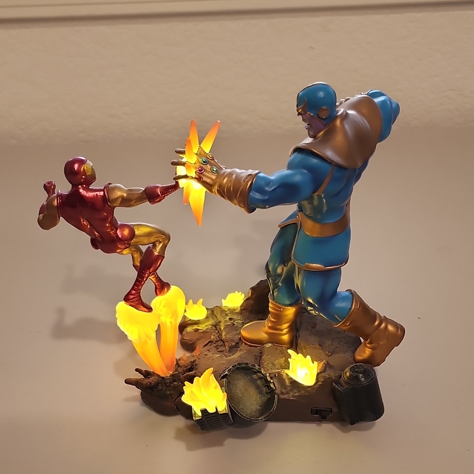 Marvel Comics Iron Man & Thanos Light Up Plastic Ultimate Battles Collection