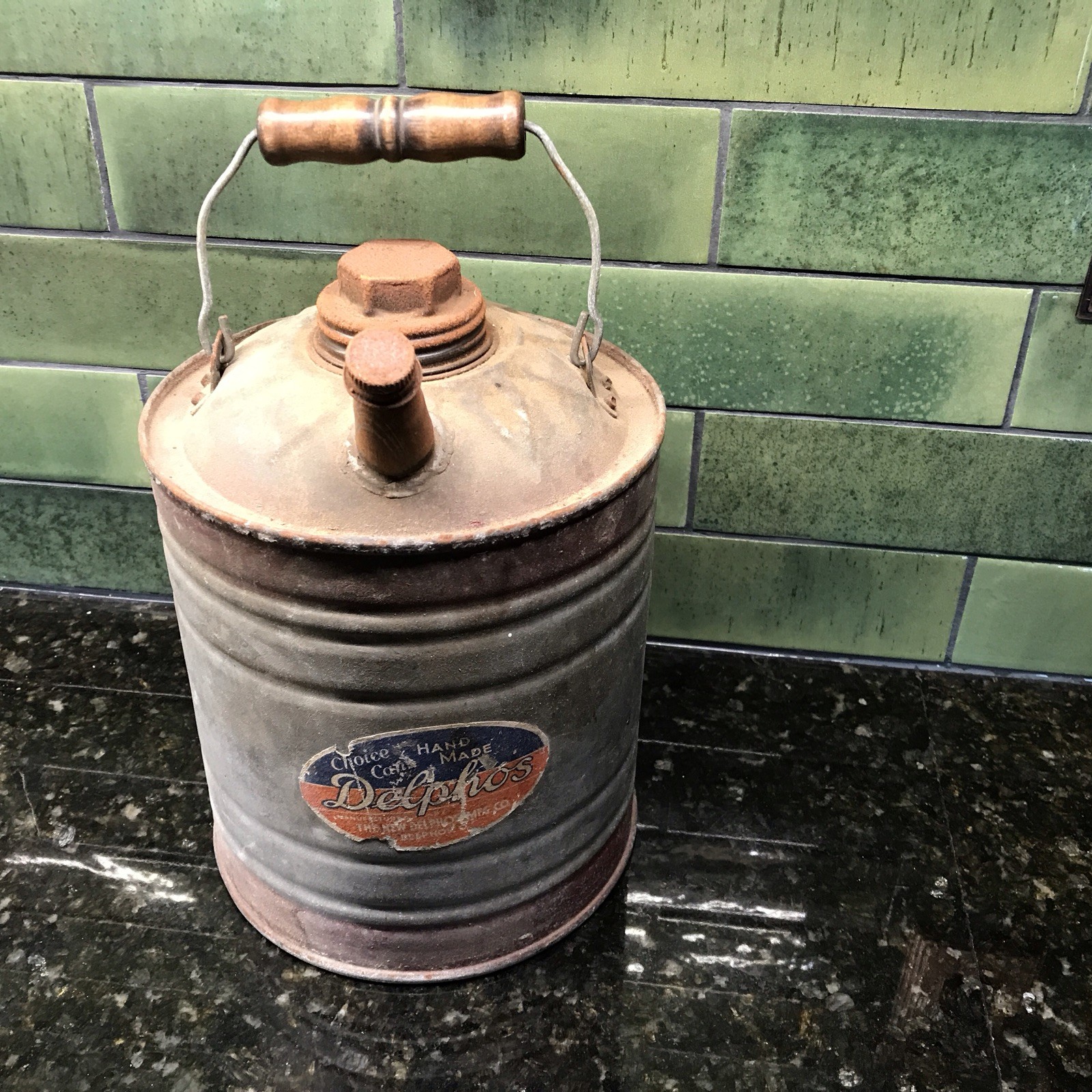Vtg 1 GALLON “DELPHOS” GALVANIZED CAN – ORIG. LABEL + CAPS