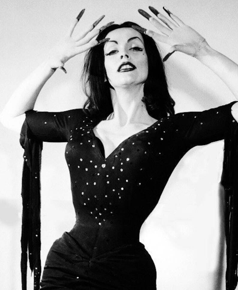 Vampira Maila Nurmi TV Studio Photo Poster Framing Print 8 x 10