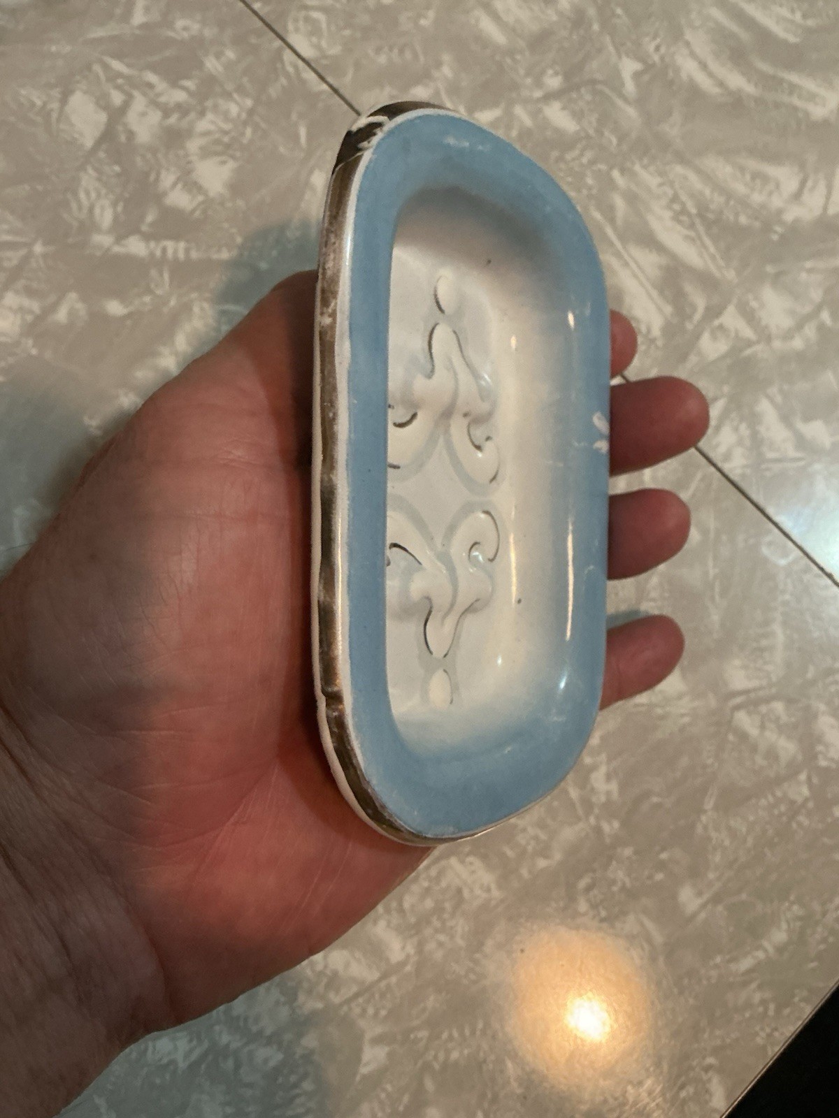 STUNNING WHITE & BLUE GOLD GILDED SOAP OLD GRANITEWARE ENAMELWARE ANTIQUE!