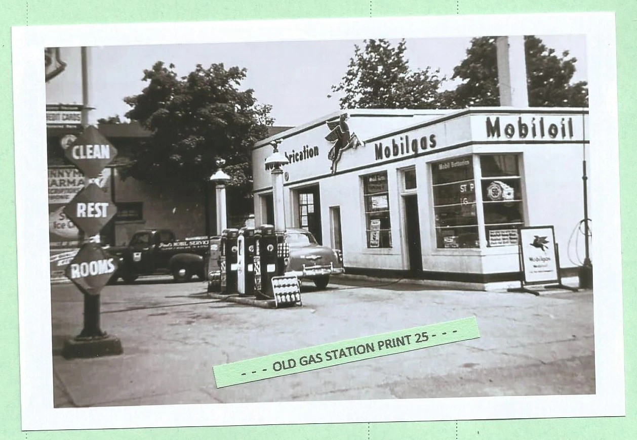 Found PHOTO Old MOBIL Oil & Gas Service Station Vintage Car
