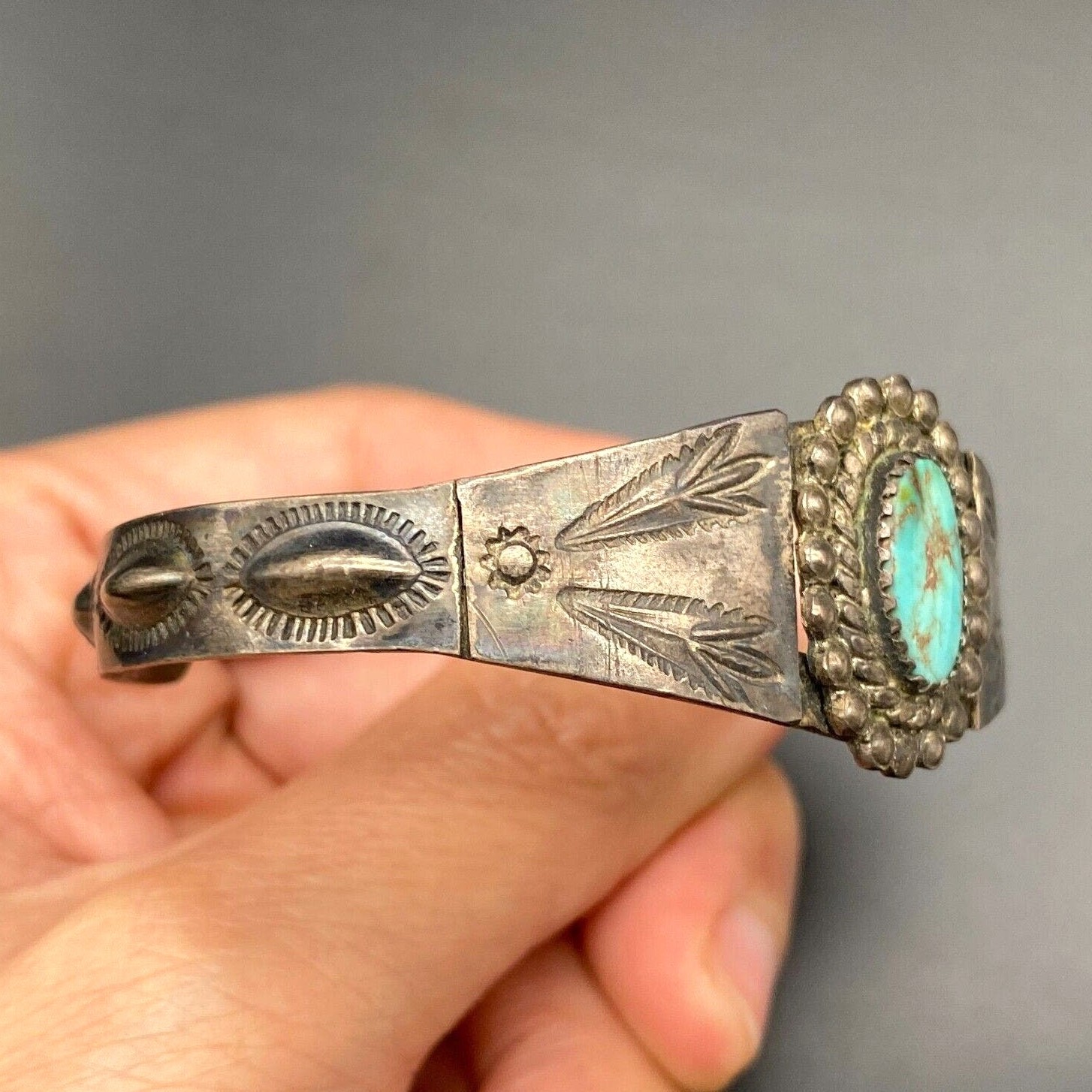 Vintage Navajo Native Turquoise Hand Stampwork Silver Bracelet Cuff 6-5/8″