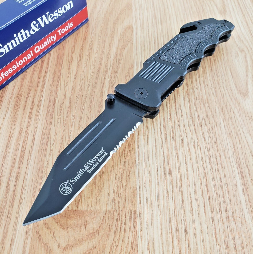 Smith and Wesson Border Guard Folding Knife 4.25″ 7Cr17 Blade Aluminum Handle