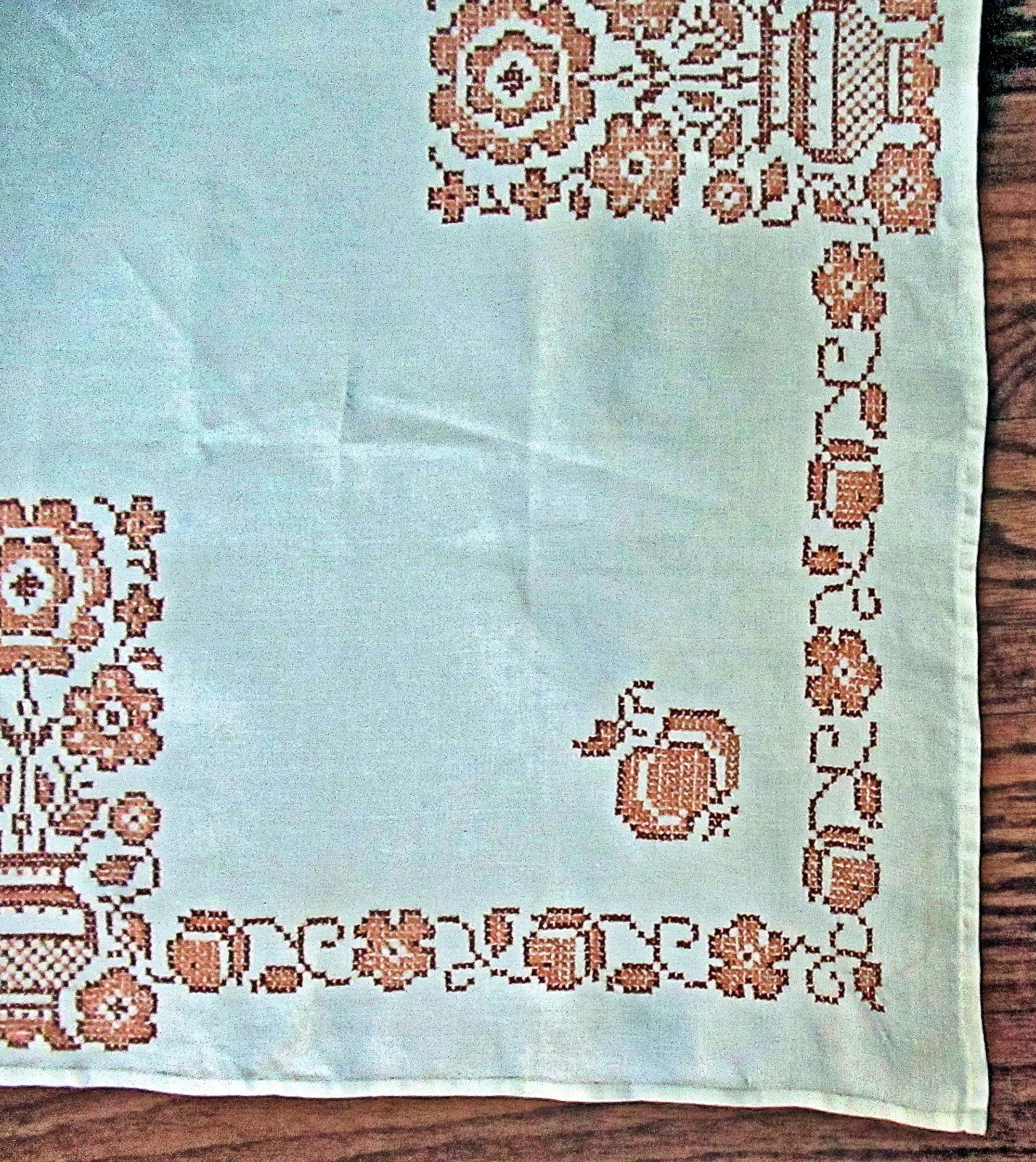 Vtg Table Topper 34″ Square Linen Hand Embr Peach & Burgundy Floral