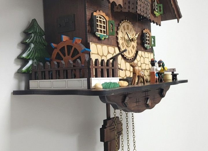 Traditional Black Forest Cuckoo Clock German Design Beer Drinkers Musical Quartz
