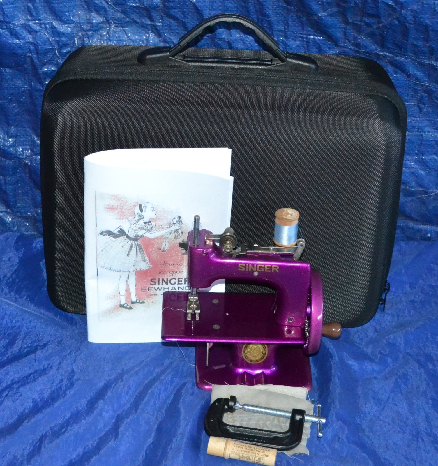 SINGER SEWHANDY 20 CHILDS TOY SEWING MACHINE POWDER COATED SERVICED TESTED CASE