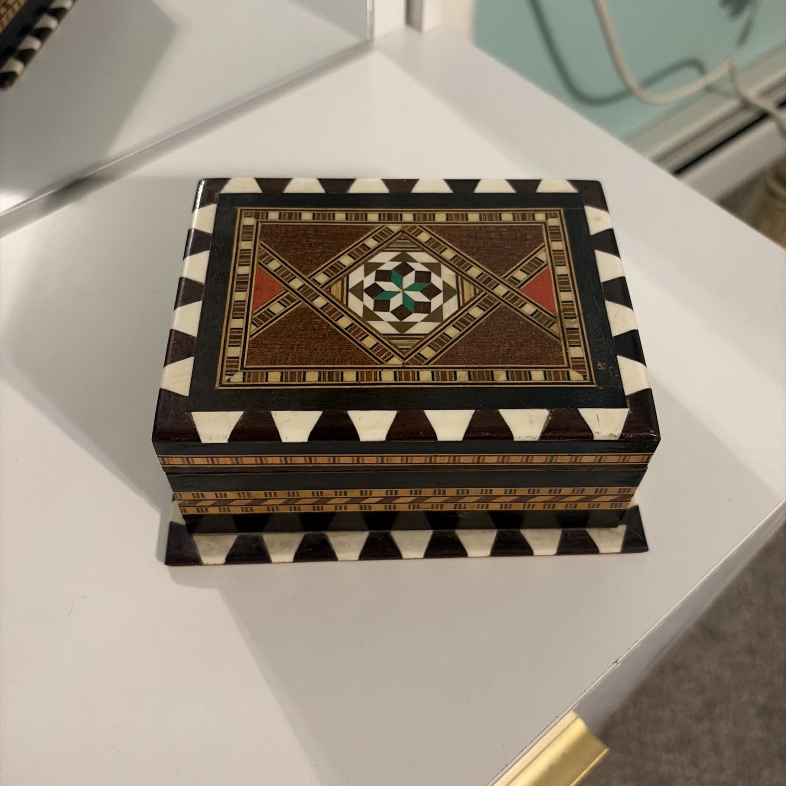 Vintage Wood Inlay Geometric Pattern Lacquer Finish Jewelry / Trinket Box