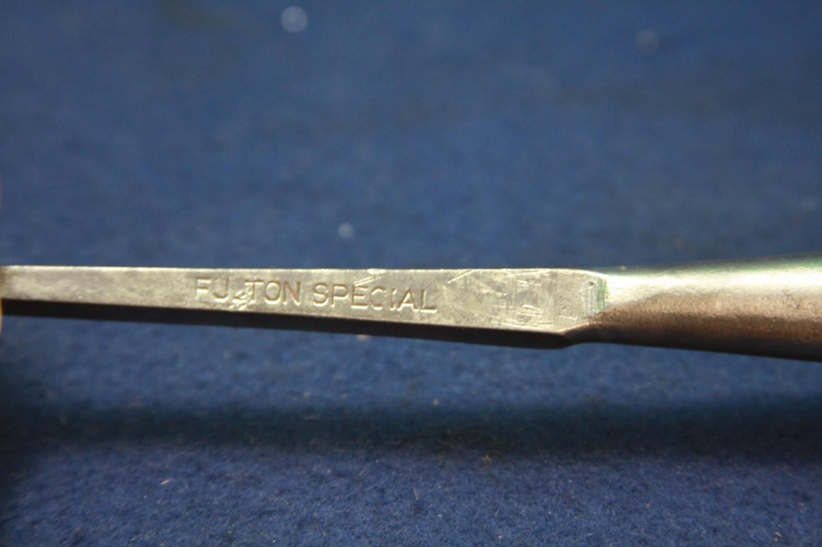 FULTON SPECIAL VINTAGE 1/4″ SQUARE EDGE MORTISING SOCKET CHISEL ^3552