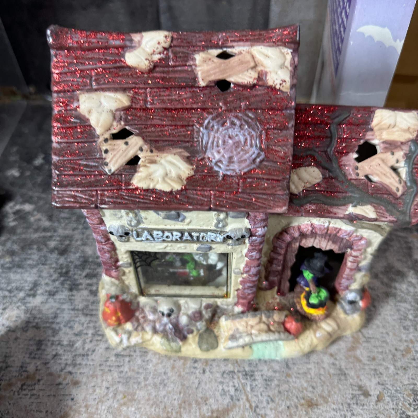 SPOOKYSIDE ESTATES HAUNTED LABORATORY GLITTER HALLOWEEN VILLAGE HOUSE
