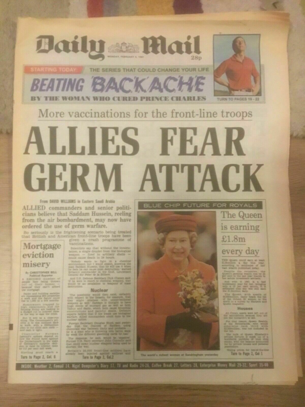 Daily Mail Newspaper – February 4th 1991 – Complete Gulf War Saddam Hussein Iraq
