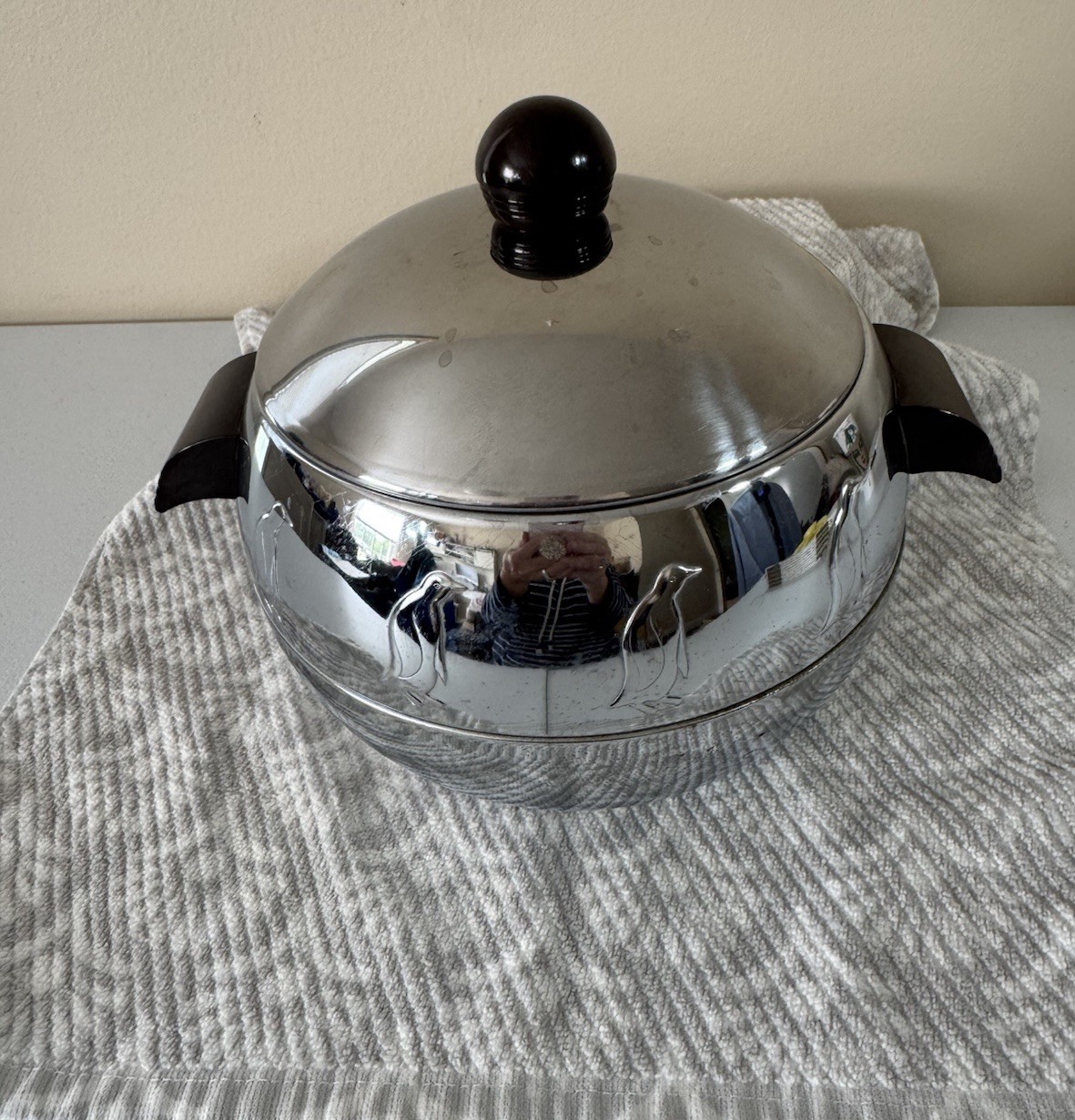 VTG MCM WEST BEND PENGUIN HOT/ COLD SERVER CHROME BARWARE WOOD HANDLES