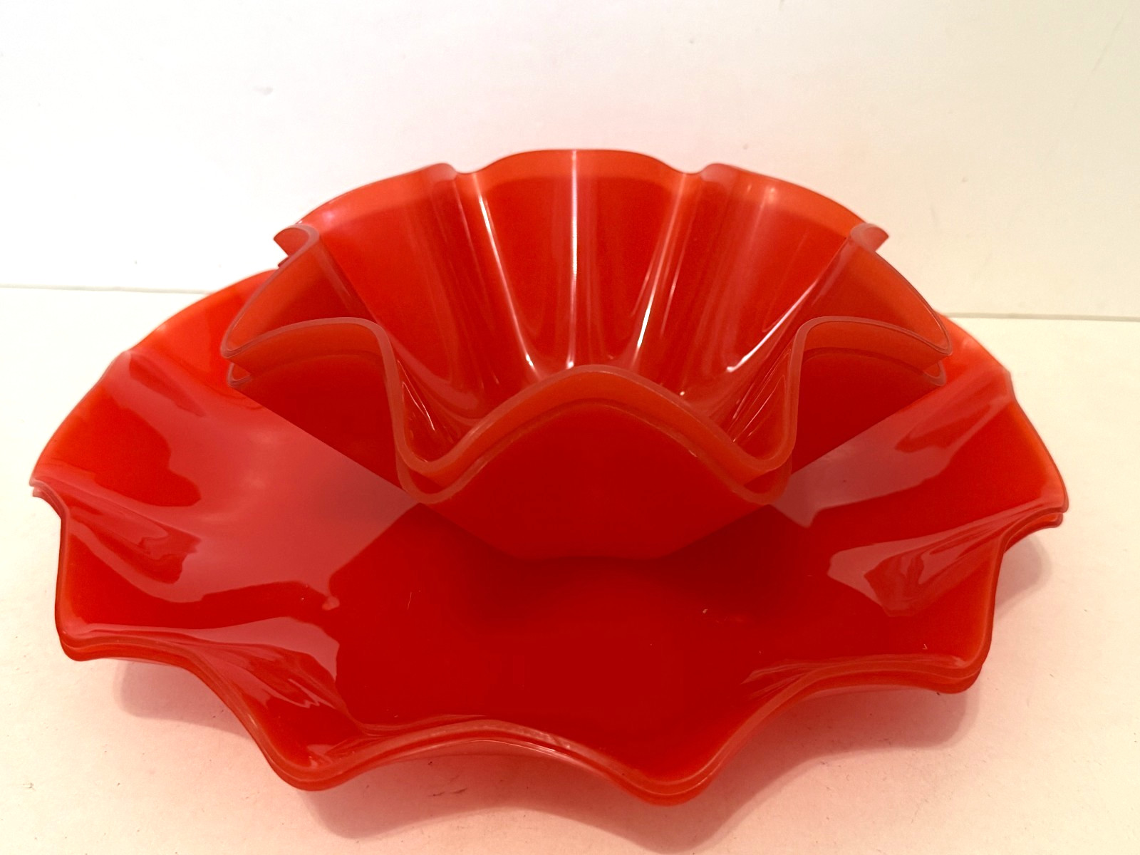 RARE Vintg TUPPERWARE WAVY RUFFLED Bowls Plates Set of 16 Red Orange Yellow Pink