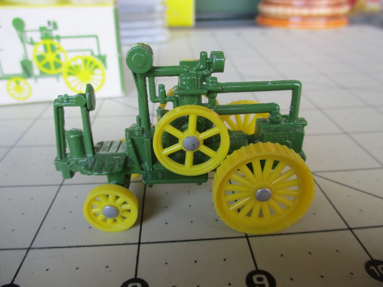 Vtg 1892 model JOHN DEERE Froelich Tractor ERTL Desk Model, USA made, No 561