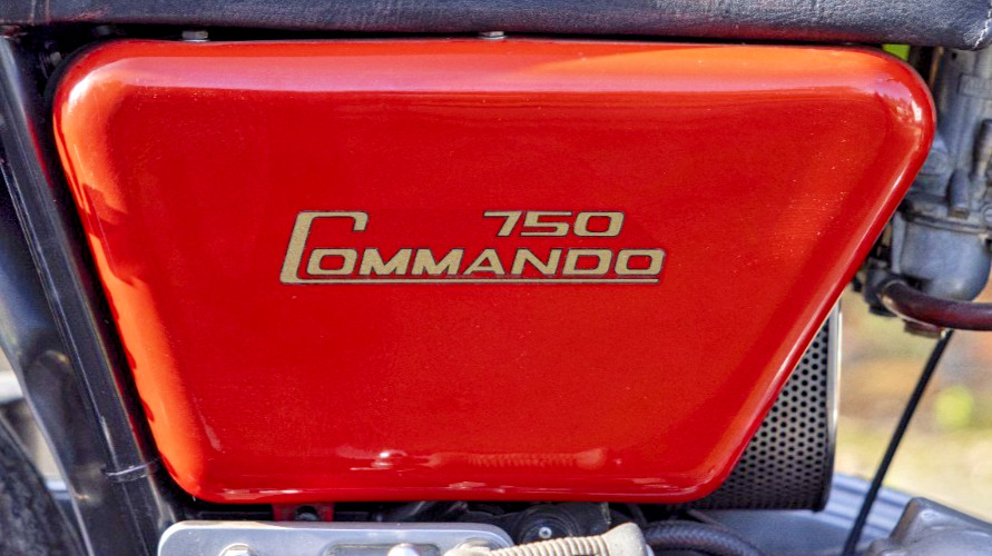 750 Commando gold w/ black edge die cut side panel transfer pair Norton 1969-72