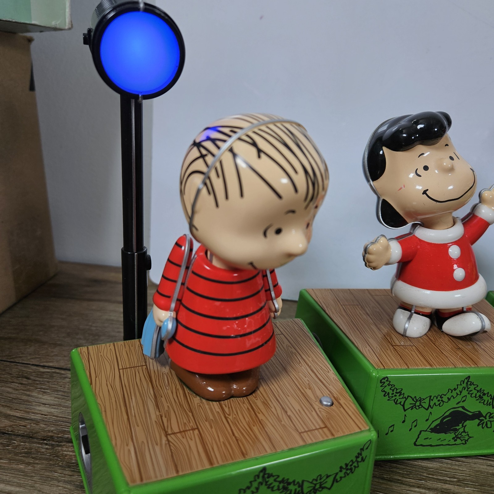 Hallmark Peanuts Christmas Dance Party Music & Motion 5 Figure Set W Lights 2017