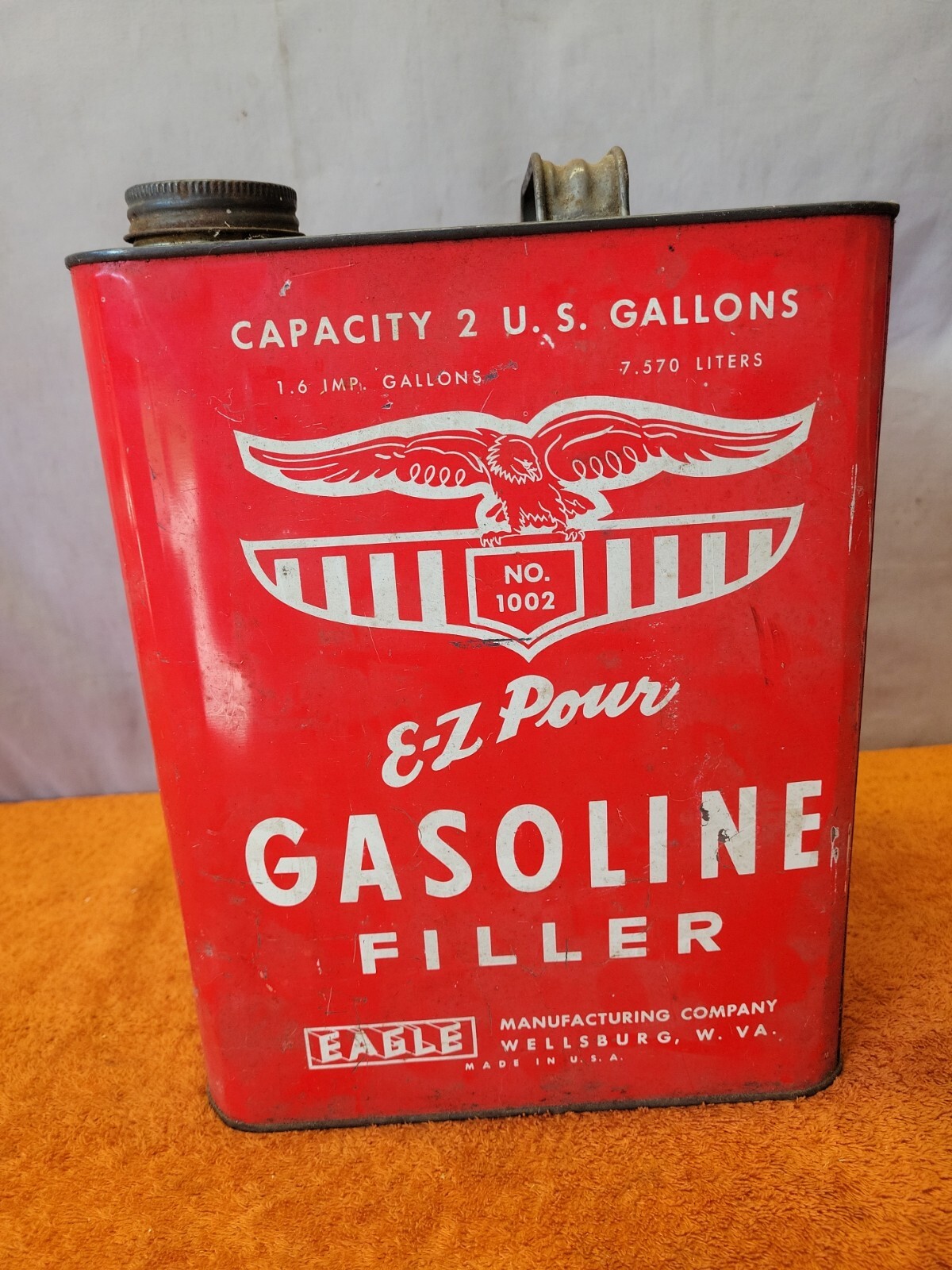 T•Vintage Eagle Mfg EZ Pour Gasoline Filler Can No1002 Capacity 2 U.S. Gallons