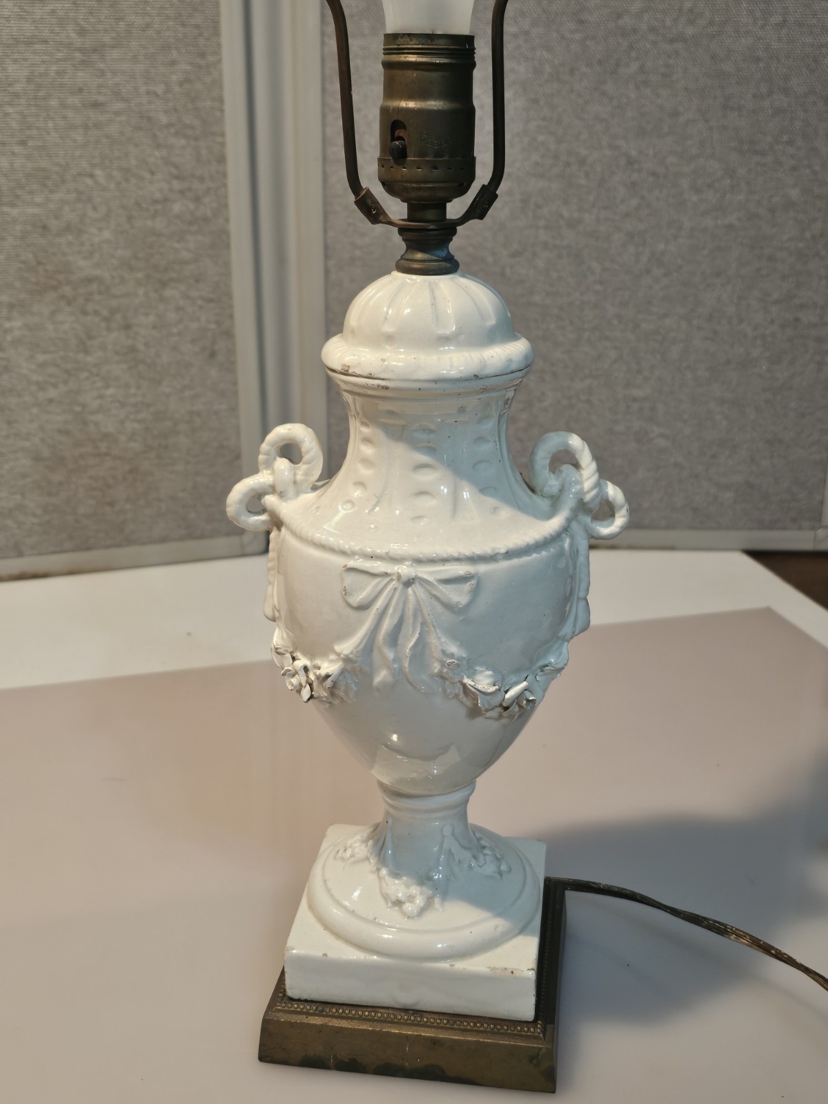 Vintage Italian Neoclassical White Porcelain Urn Table Lamp Greco Roman AS IS
