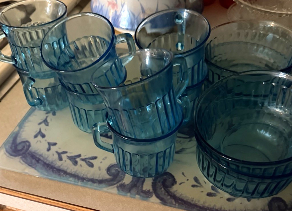Unmarked Blue Ribbed Glass Mug Set with Handles, Round, Unisex Adults