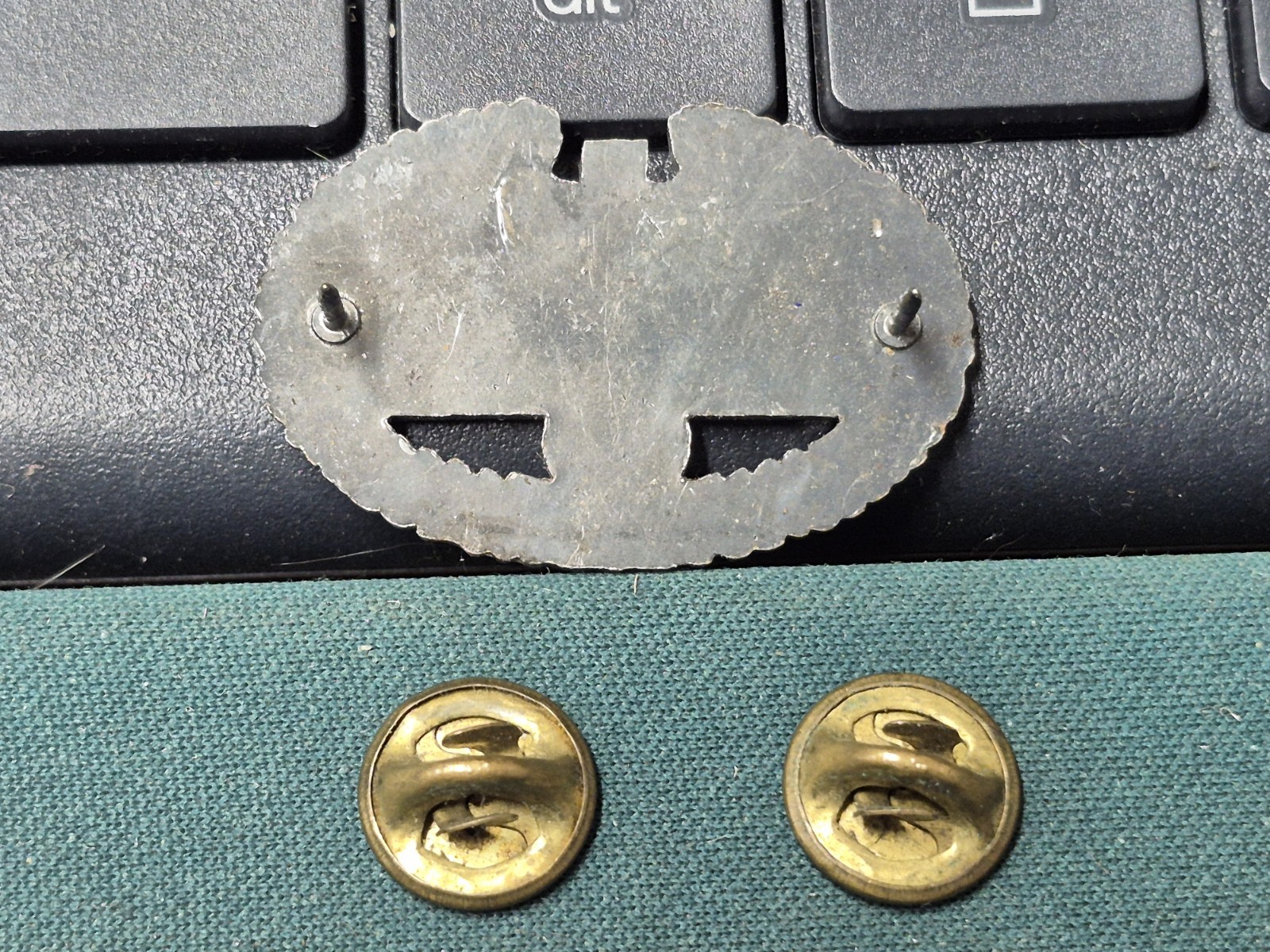 VINTAGE 1960-1970’S ? US ARMED FORCES DR CROSS SNAKES ARMY MEDIC PIN