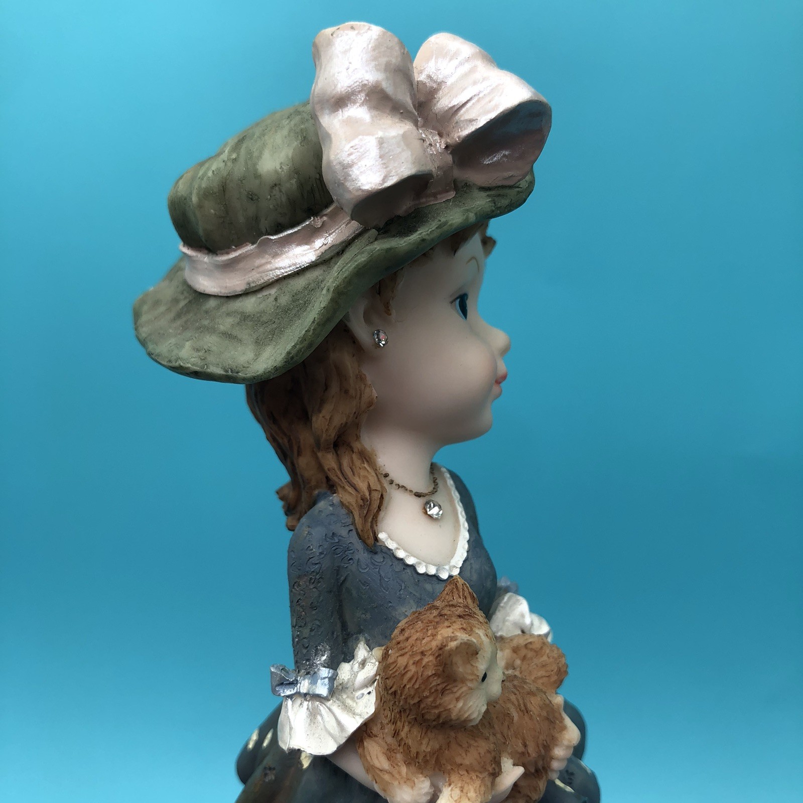 Giovanni Giftware Collection – Victorian Girl With Cat , 9.5”