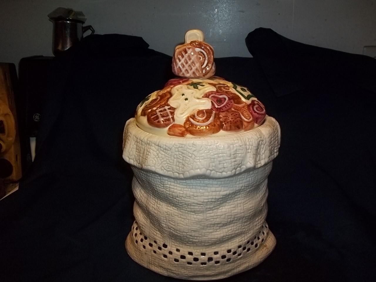 FROSTED & SUGAR gingerman COOKIES COOKIE JAR BISQUE CERAMIC JAY IMPORT CO. 12″