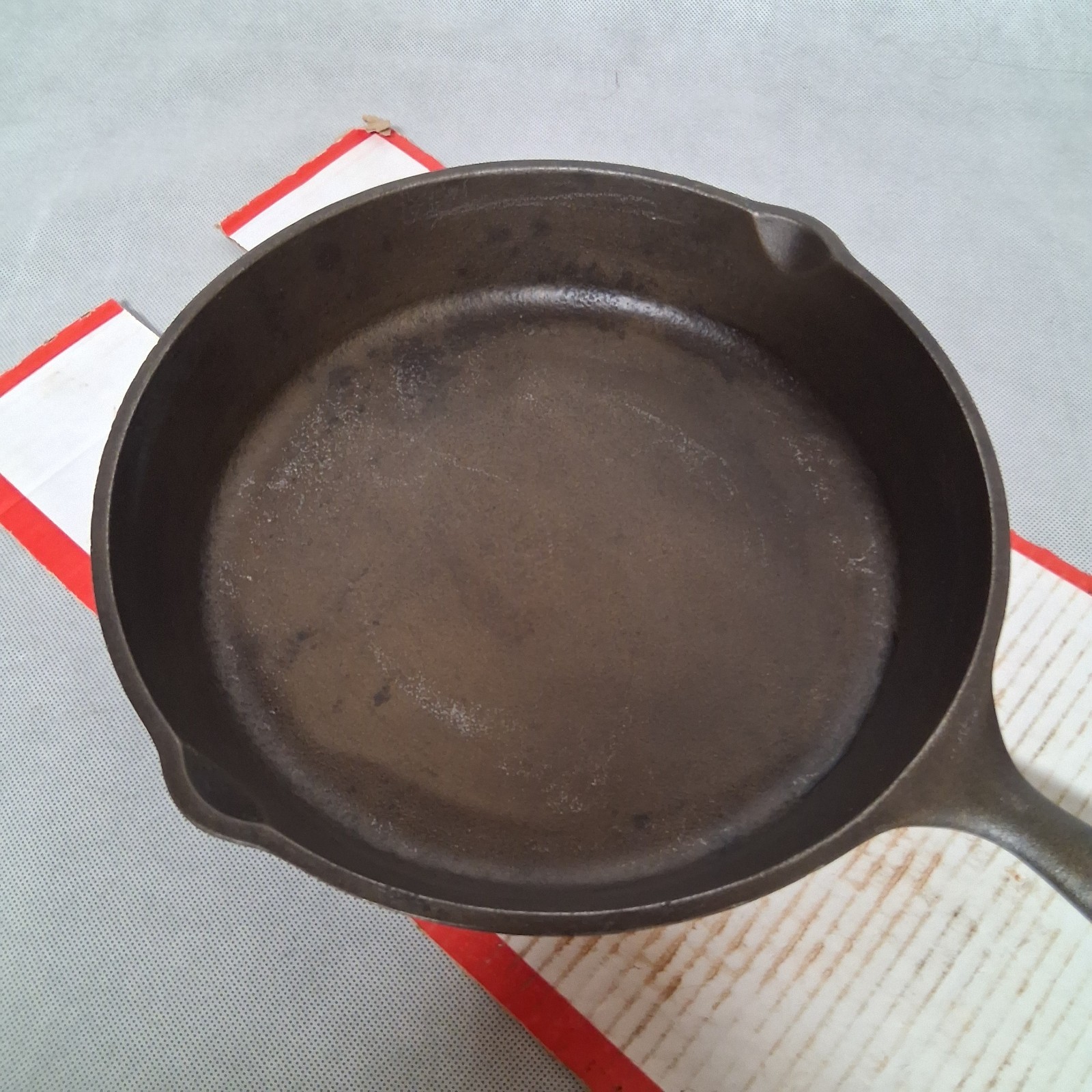 1930’s-1950’s Lodge #9 SK Cast Iron Skillet 11.5″ 3 Notch Heat Ring Sits Flat