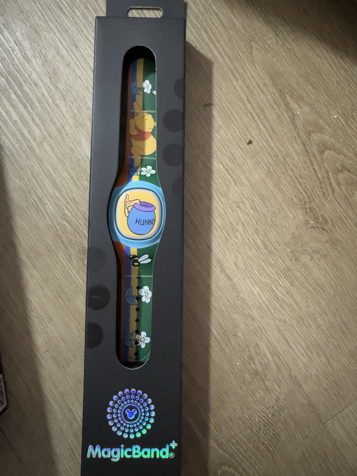 Disney Parks Winnie the Pooh Honey Pot and Bee Magic Band Plus New Unlinked
