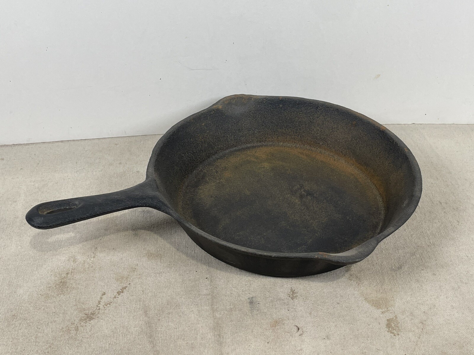 Vintage Stansport Cast Iron Heat Rimmed 10” 2 Spout Pan