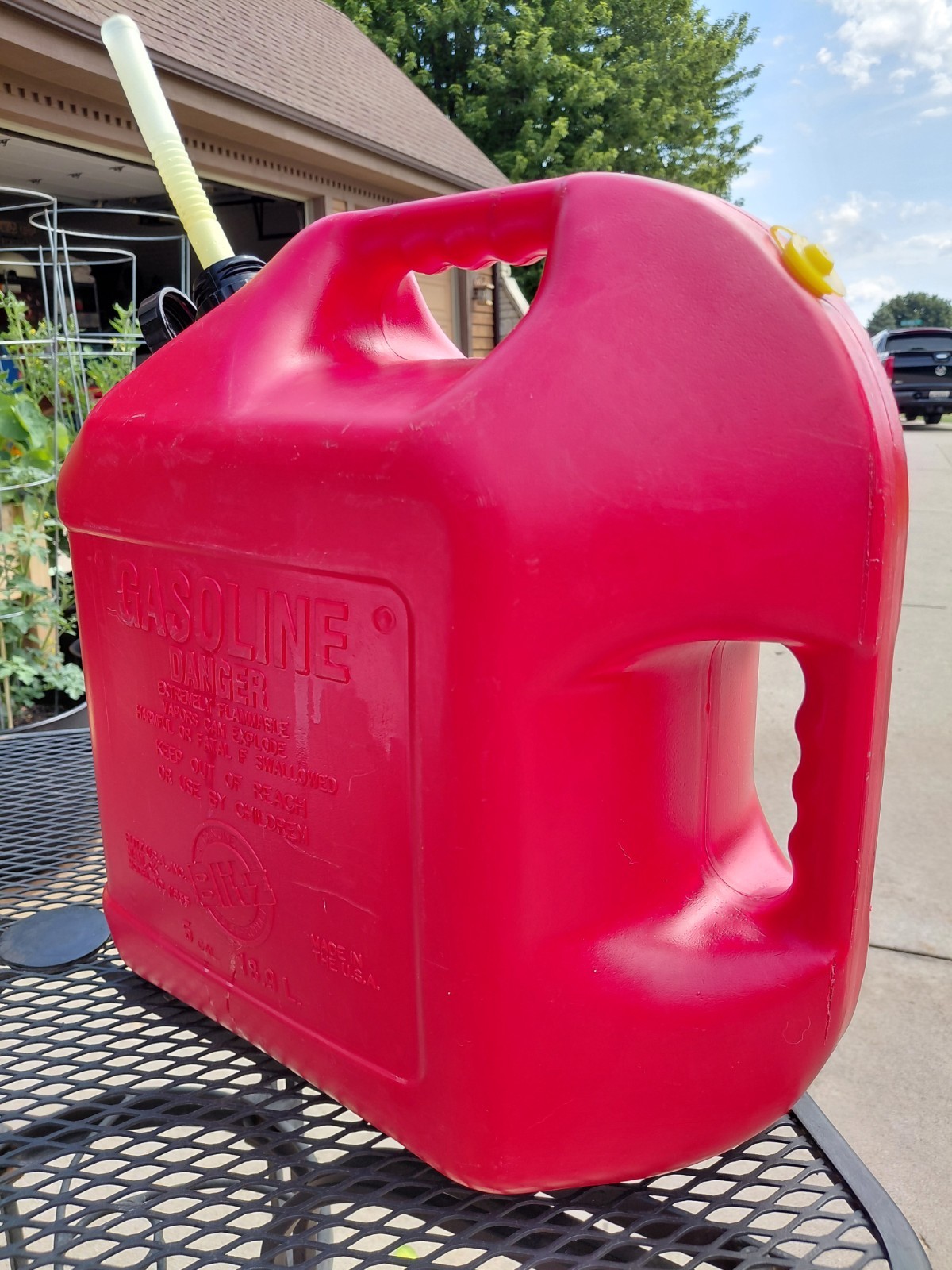 Vintage PreBan Vented Blitz Five (5) Gallon Gas Can Complete #11833 Ships FREE!