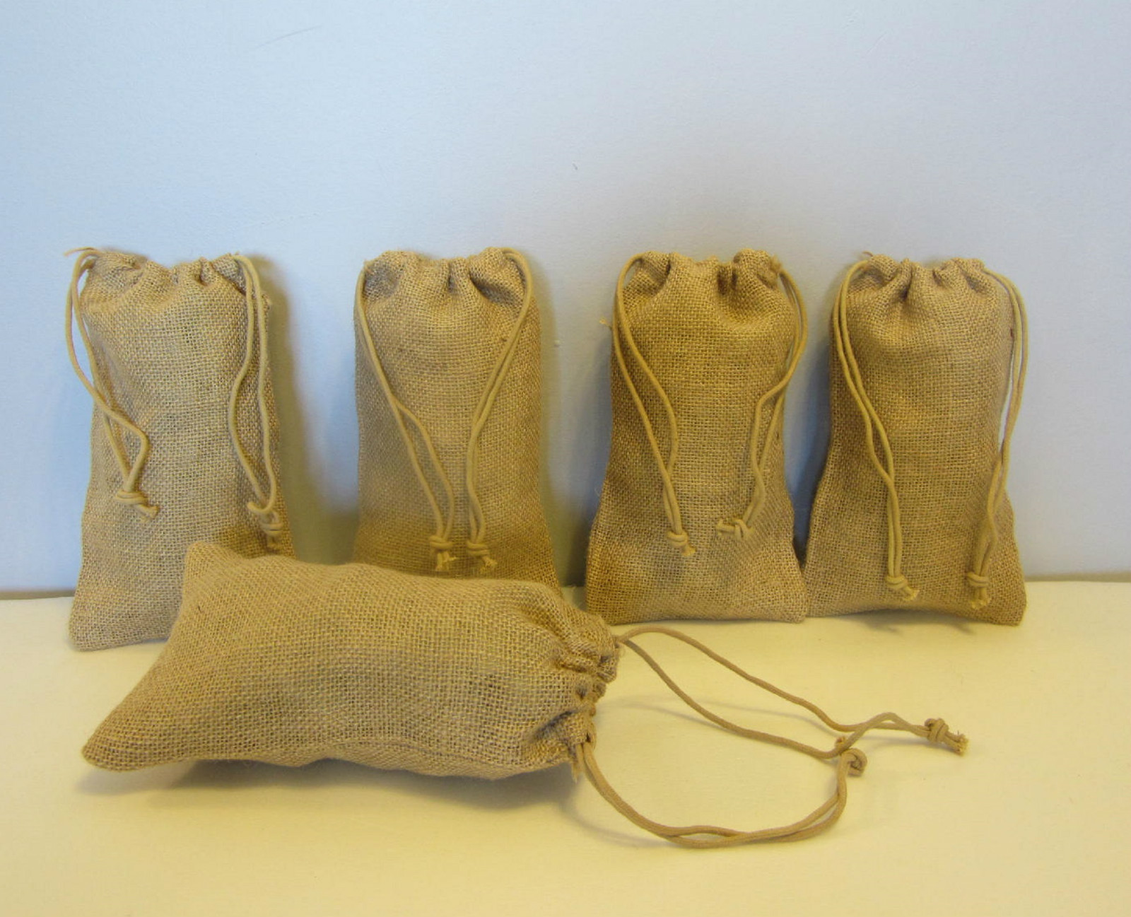 5 BURLAP JUTE SACKS WITH DRAWSTRINGS 6″ BY 10″ WEDDING PARTY FAVOR GIFT BAGS