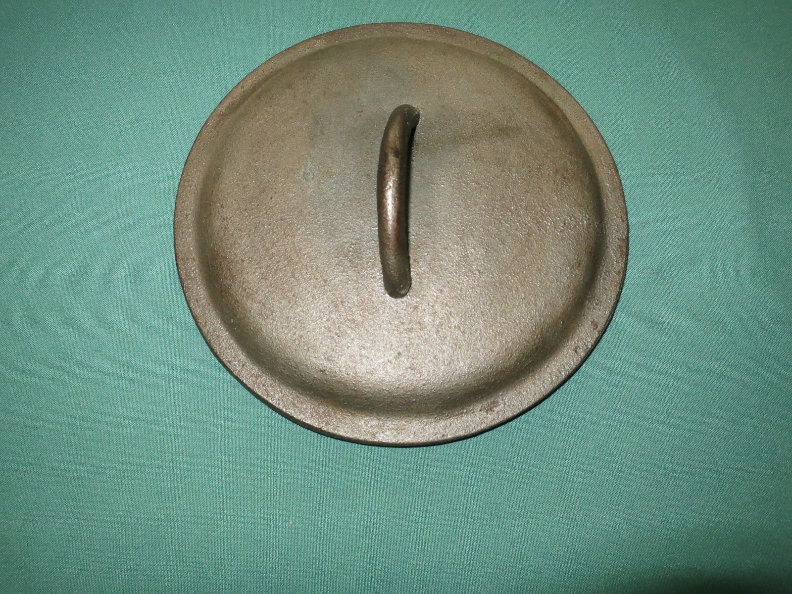 Vintage Unbranded No 2, Cast Iron Lid ONLY, 7-1/4″ Wide