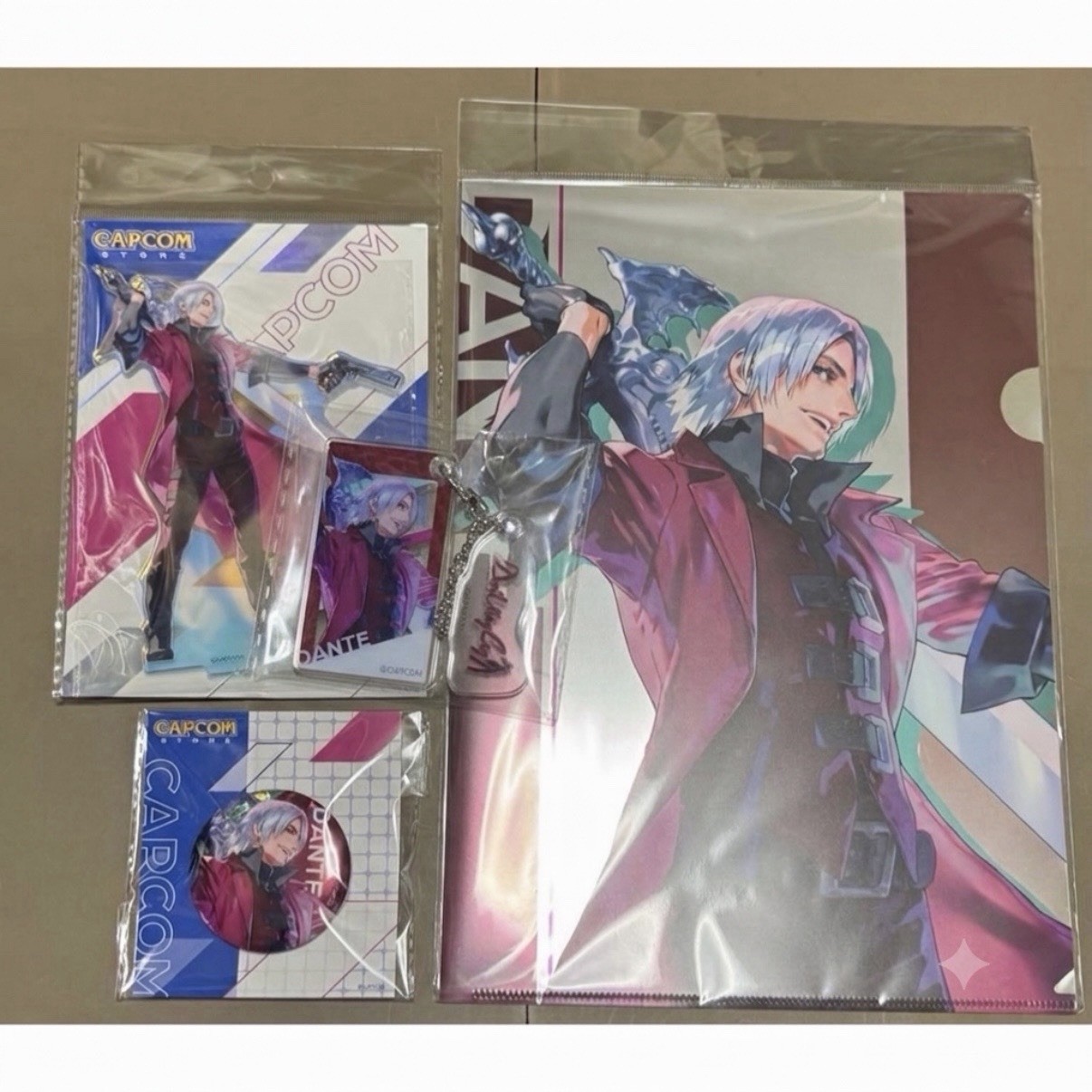 Capcom Store Devil May Cry Dante Set of 4 Acrylic Stand Badge Keychain