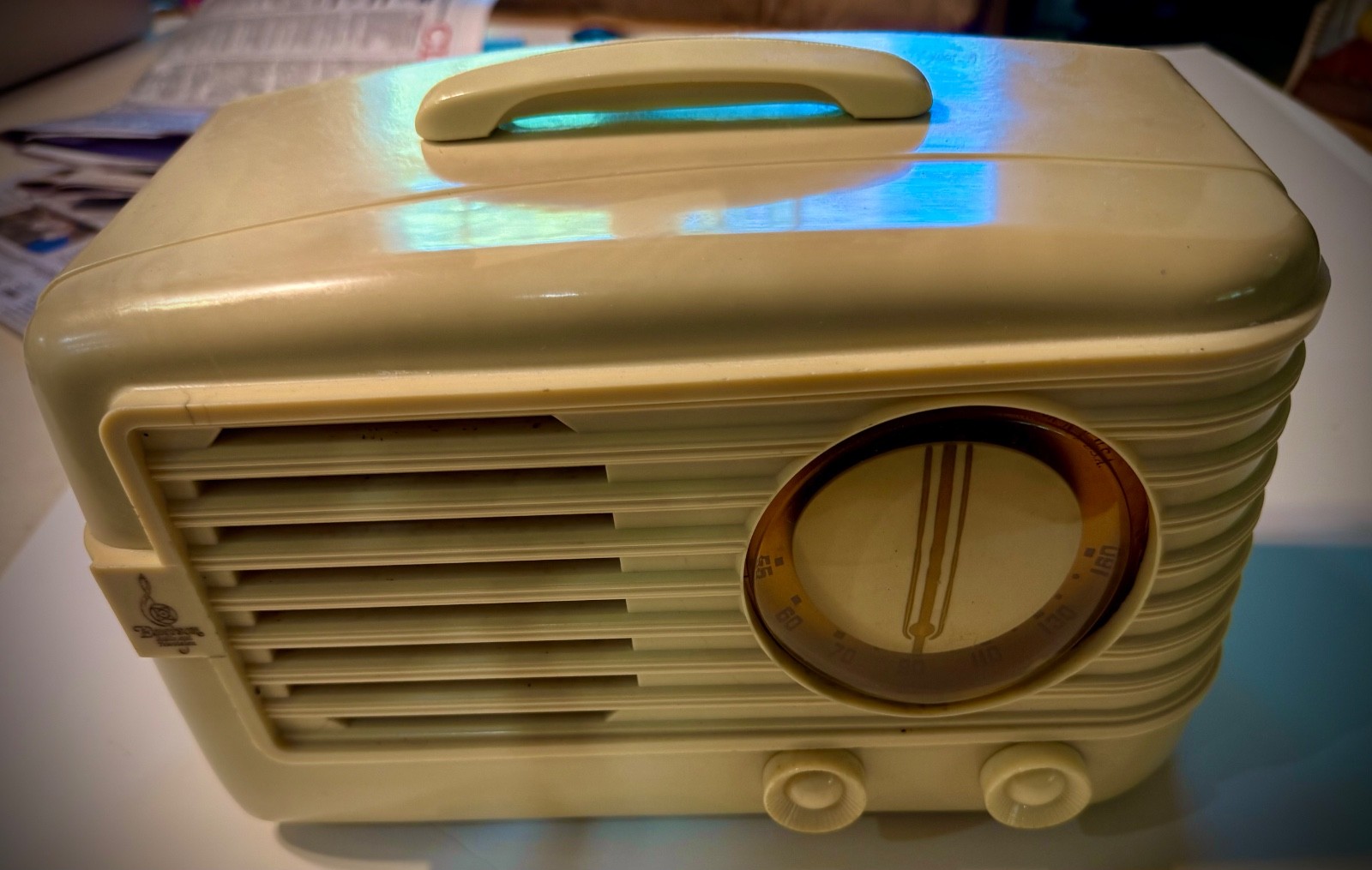 1949 Carrara Ivory Emerson Model 581 Plaskon AM Radio