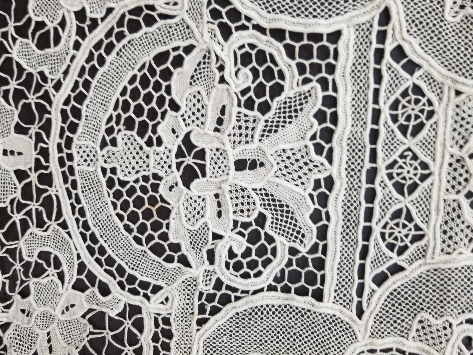 Vintage Soft Cotton Hand Crocheted Tablecloth 92×62 inches
