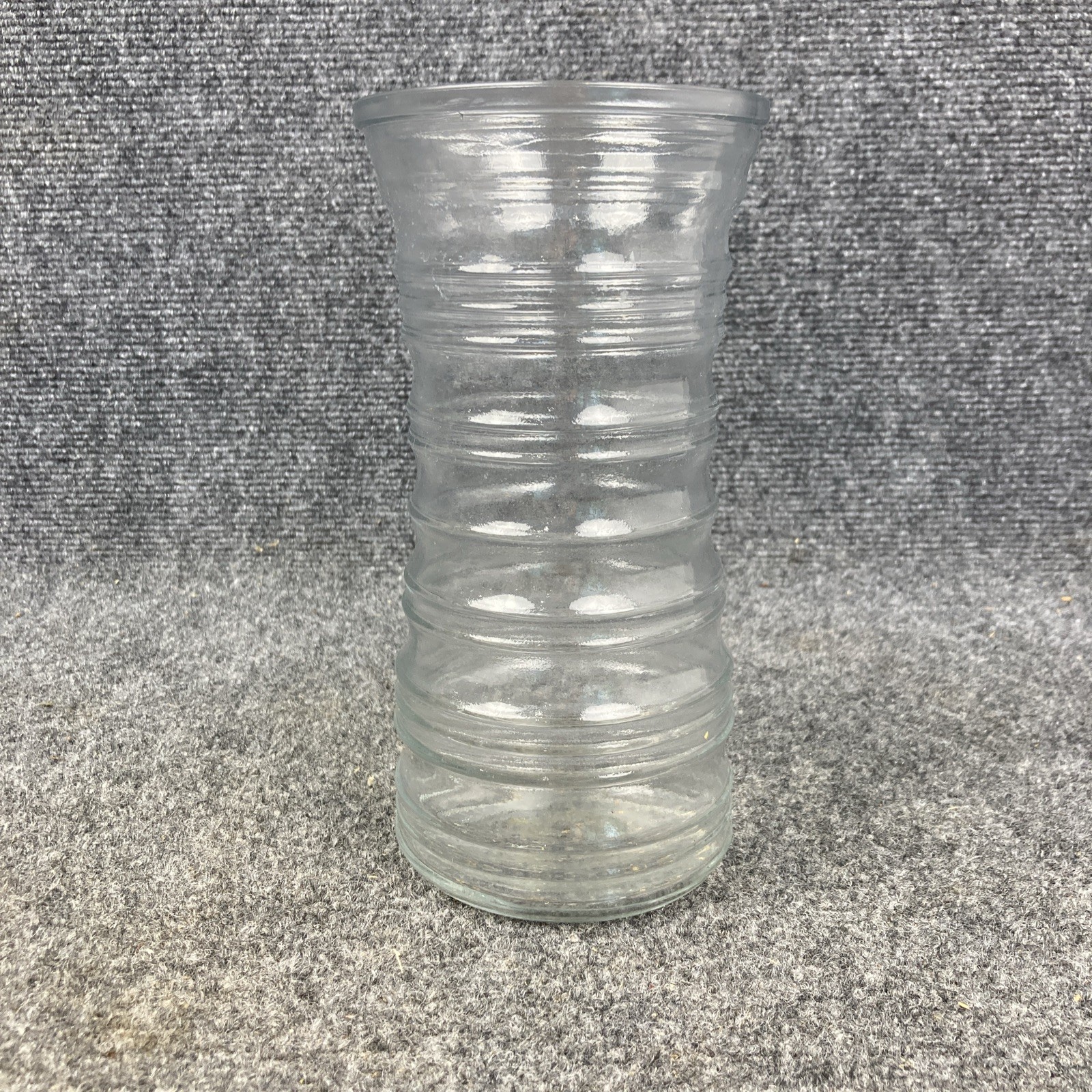 Abstract Retro Ribbed Clear Glass Flower 8 3/8″ Tall Vase EUC