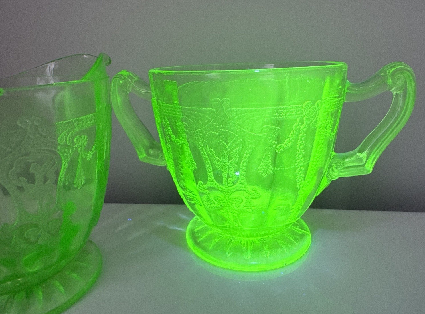 Uranium Depression Glass Anchor Hocking Cameo Ballerina creamer & sugar set GLOW