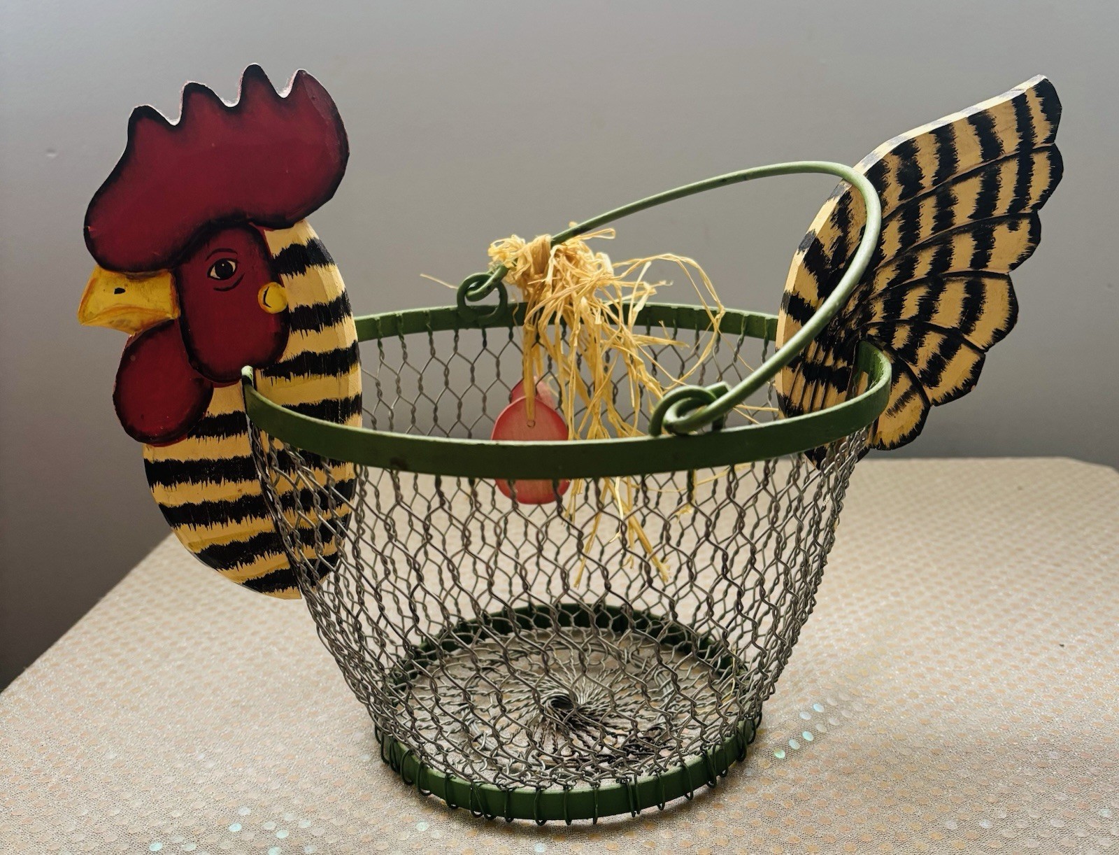 Vintage Metal Wire Rooster Rustic Egg Basket Farmhouse Primitive 5.5” Tall 8” D