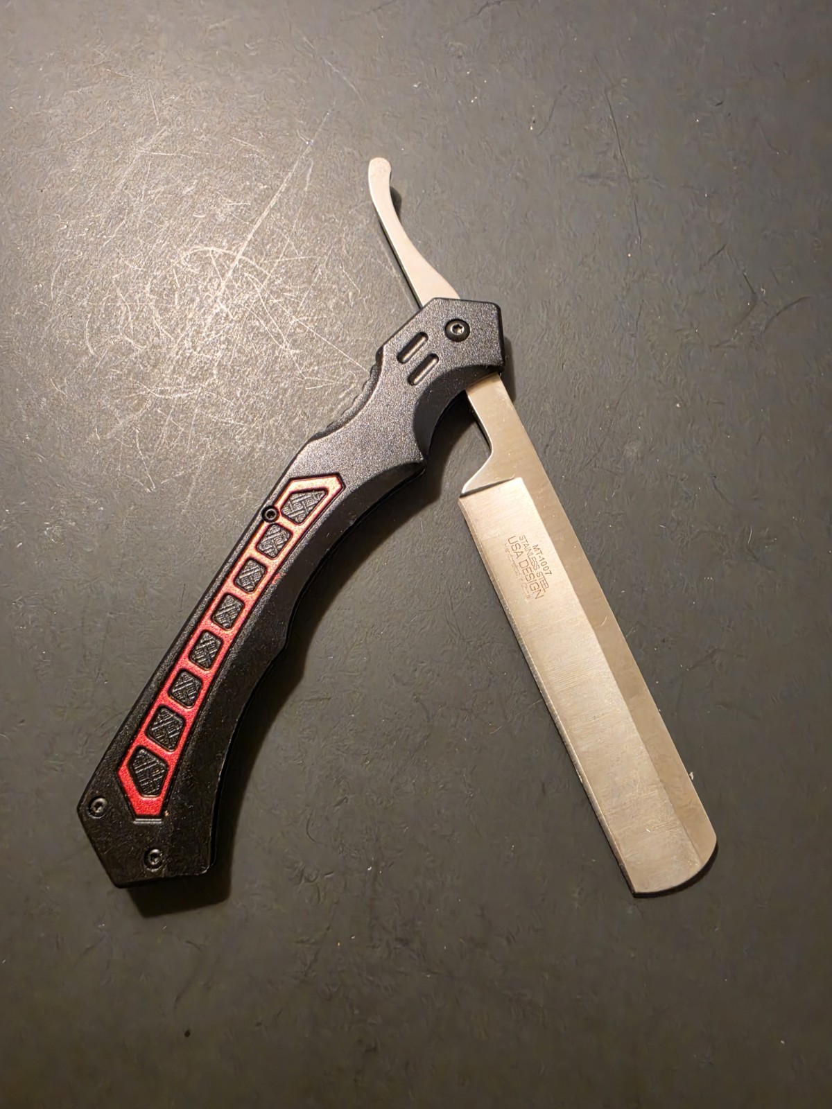 Mtech MT-1007 4.75in Manual Folding Knife / Shaver / Black and Red