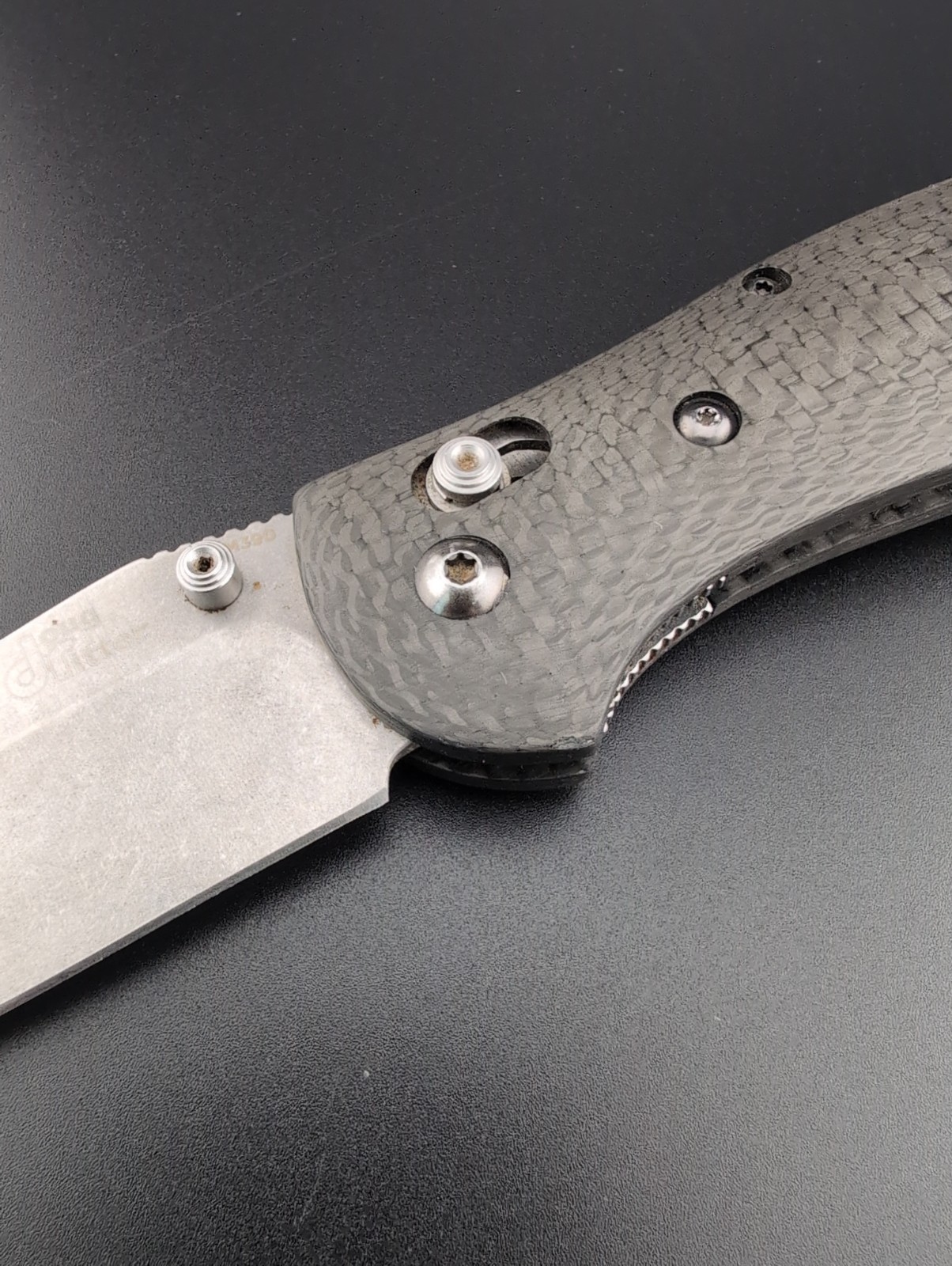 Benchmade 552 – Griptilian Doug Ritter M390 Washed Blade Carbon Fiber – BS-77