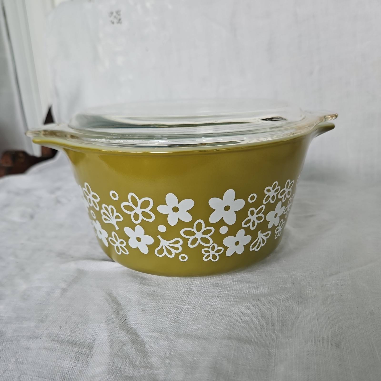 Pyrex Olive Green Crazy Daisy Three Piece Set 475 474 473 with Lids MINT Cond