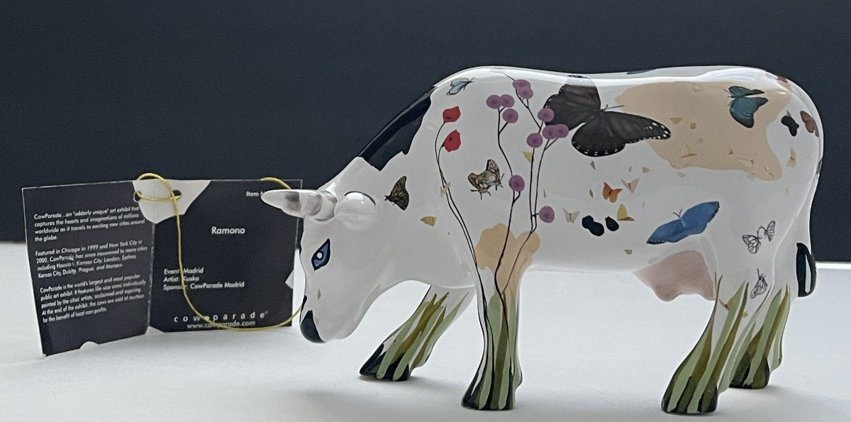 Cow Parade #7370 RAMONA Westland Giftware Cow Figurine 2009 w/ Tag RARE