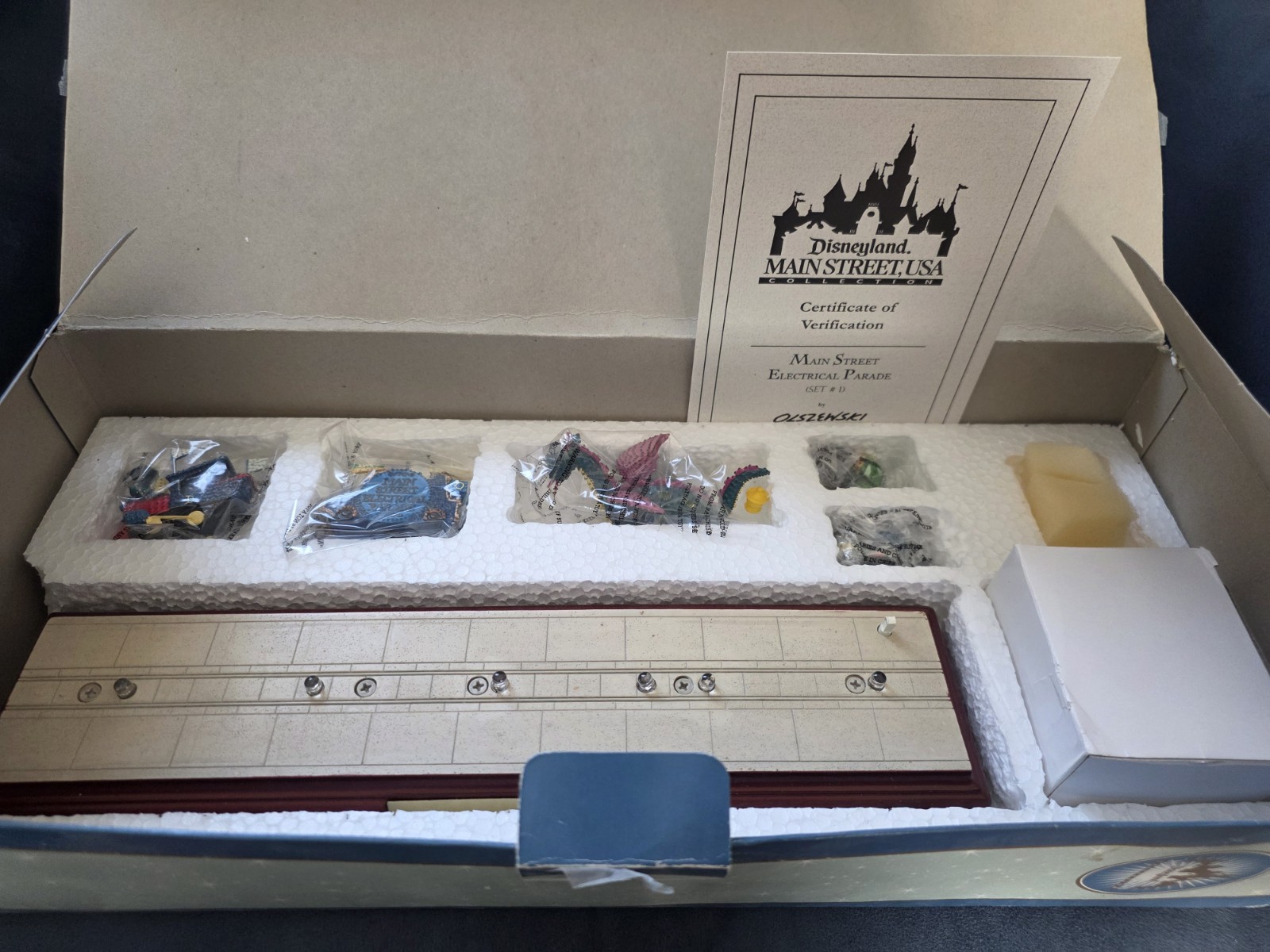Olszewski DISNEYLAND MAIN STREET ELECTRICAL PARADE Set #1 DL0601 WITH BOX