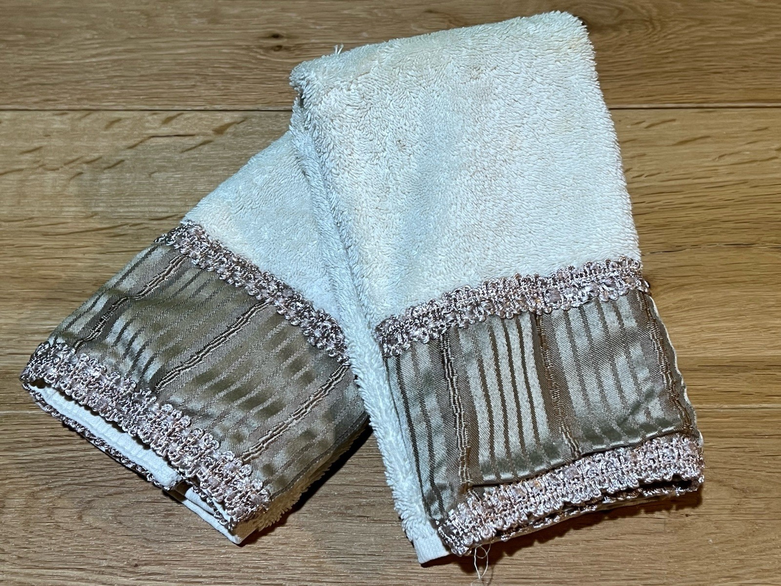 Rodeo Home Fingertip Towels Vtg Cream with Trim Embellishment Set of 2