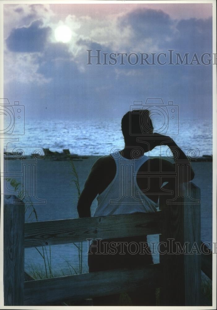 1993 Press Photo Marcos Carballeda watches sunrise and thinks of family in Cuba
